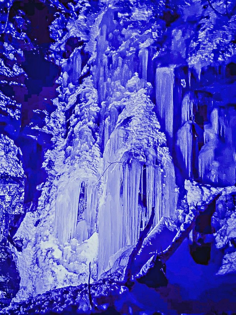 Frozen . . .   by jyokota