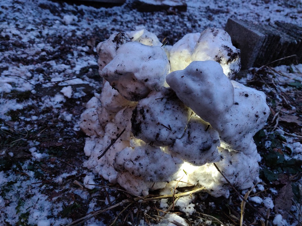 Snow lantern by annelis