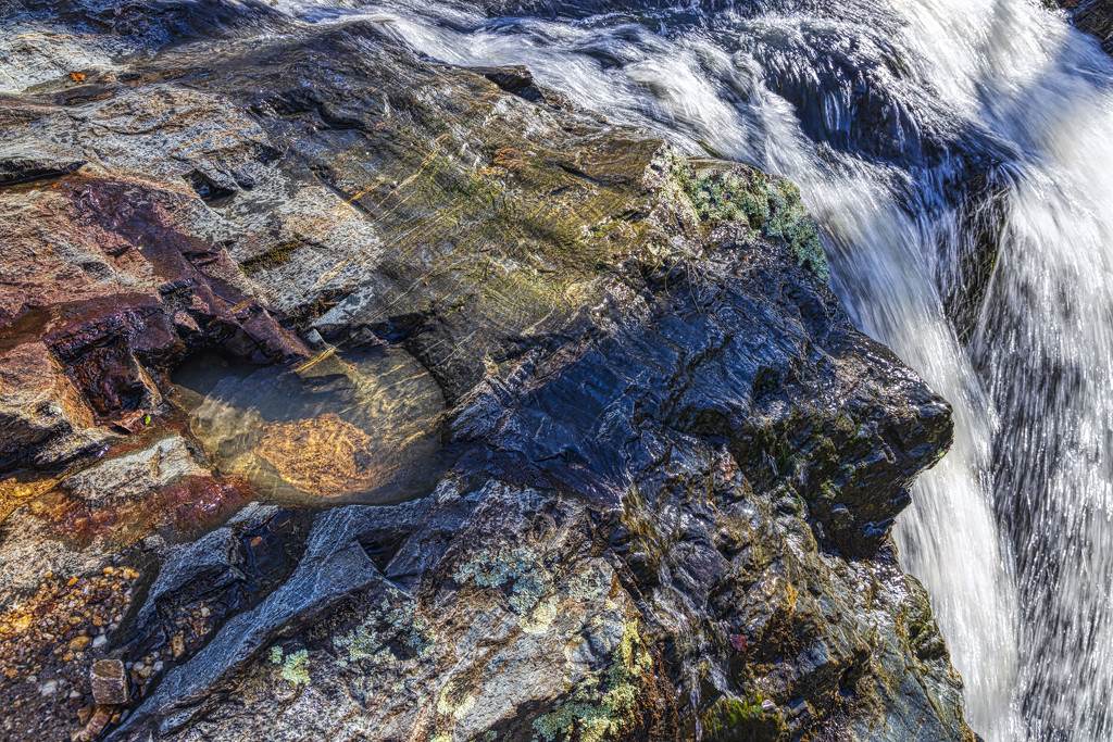 Wet Rocks by kvphoto