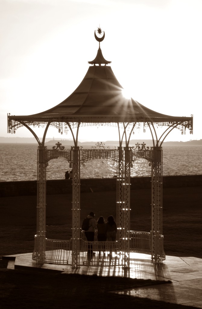 Southsea's Bandstand by thedarkroom