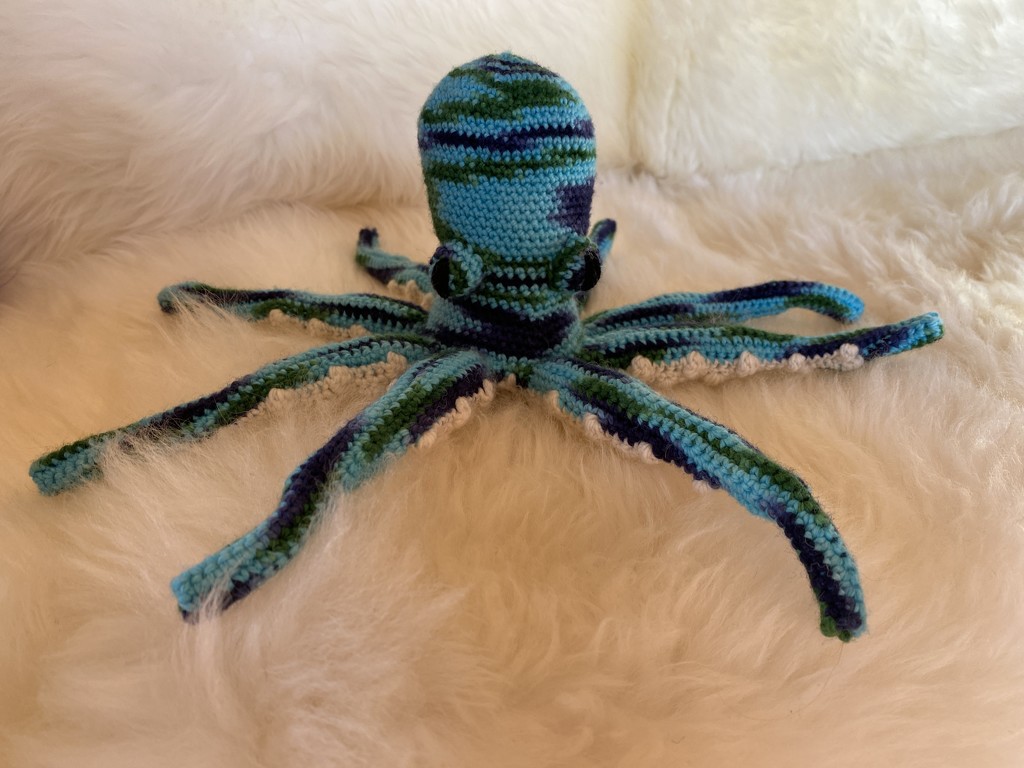 Crocheted octopus by ninihi
