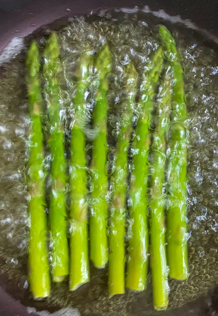 Parboiling Asparagus by sprphotos