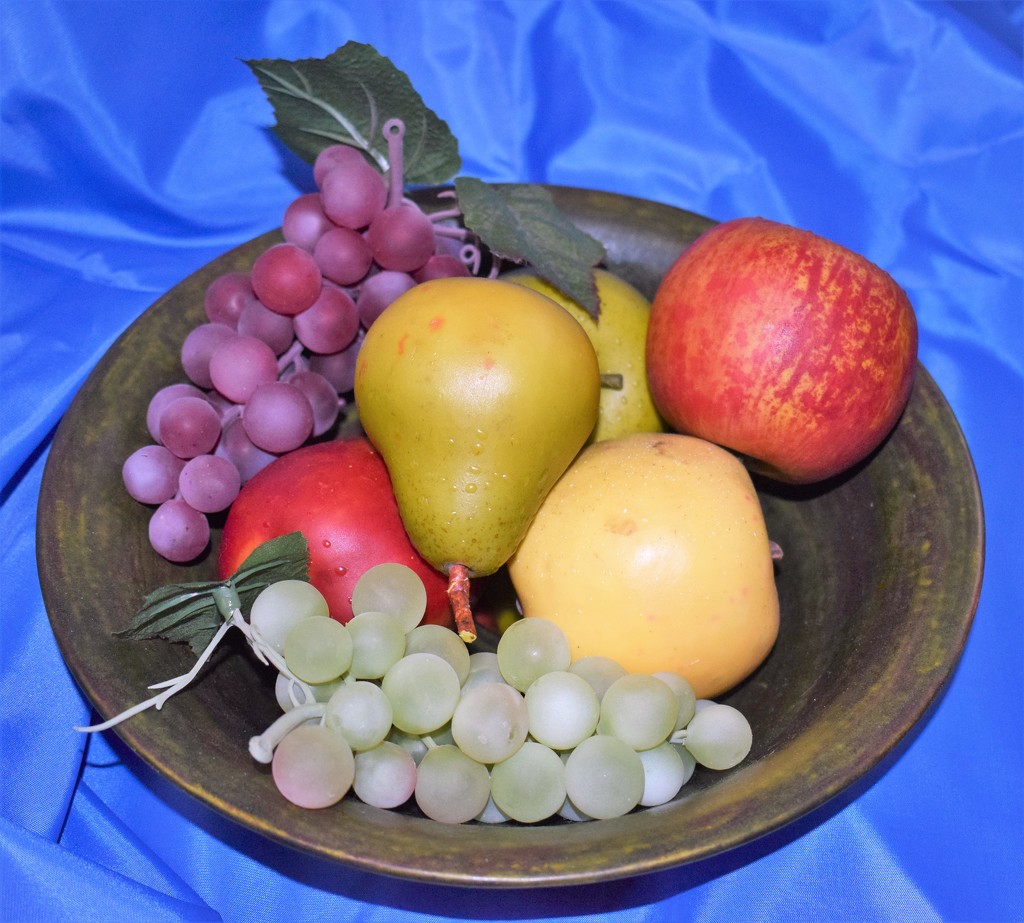 Fruit bowl by sandlily