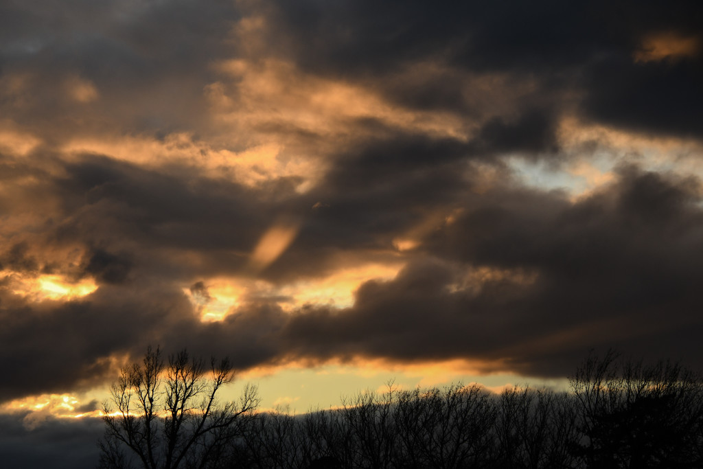 Rays and Clouds by kareenking