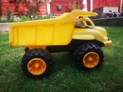 15th Apr 2020 - Truck ~ yellow 