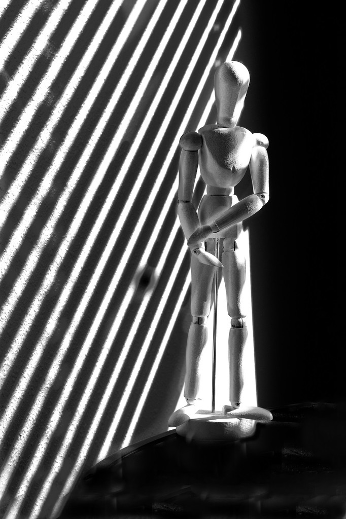 Mannequin Composition Study - Using Diagonals by granagringa