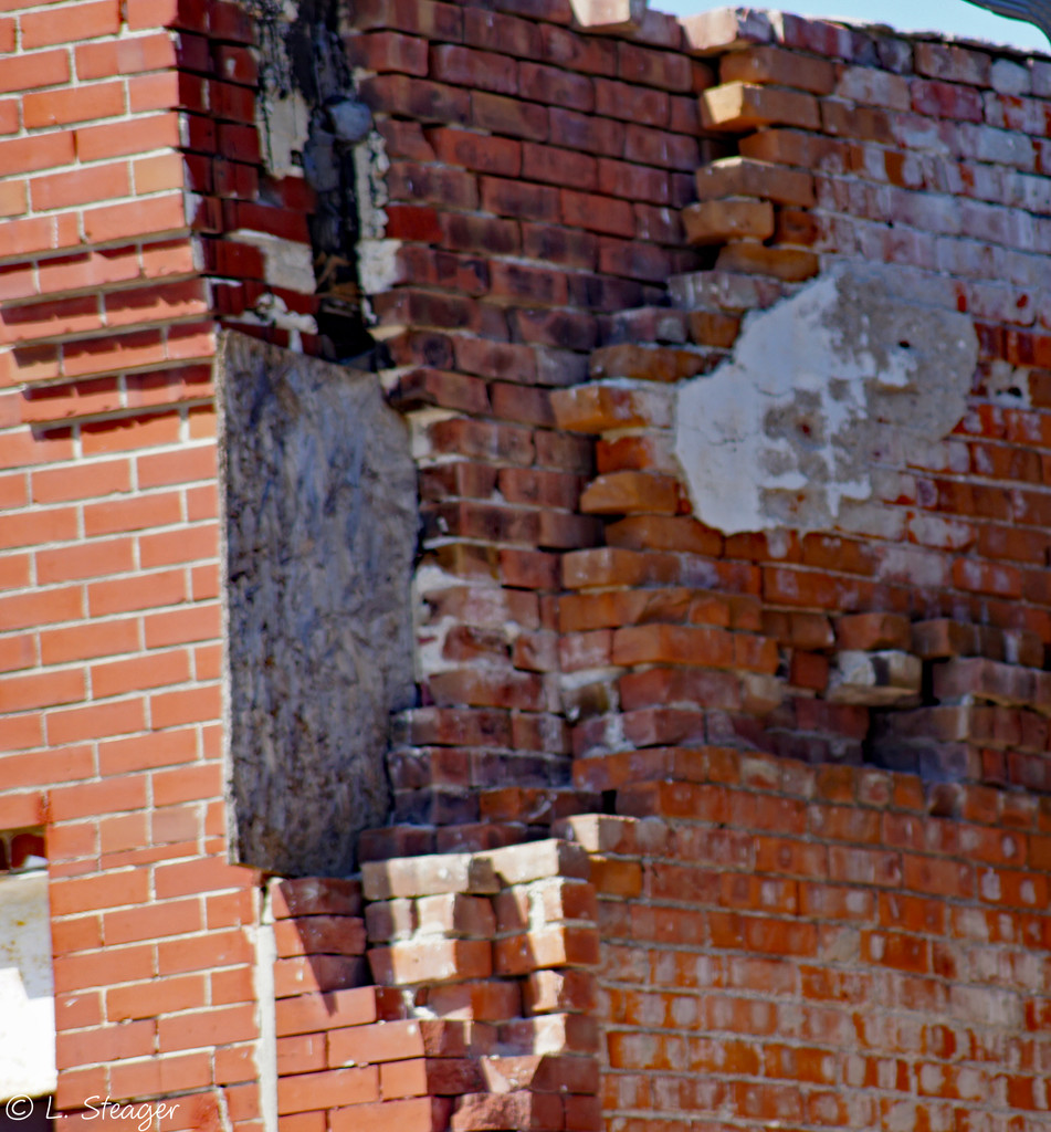 Old brick building by larrysphotos