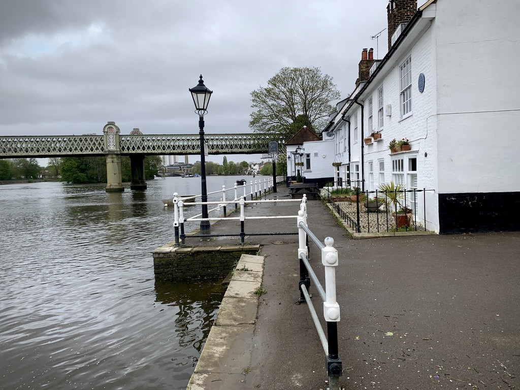 Spring tide at Chiswick  by 365nick