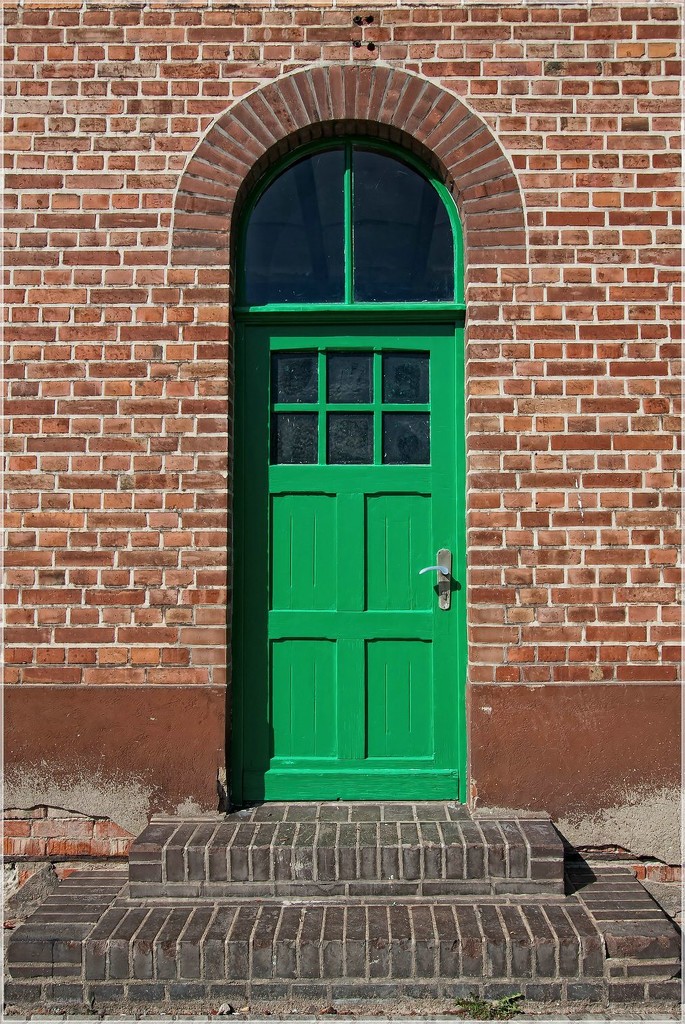 green door by lastrami_