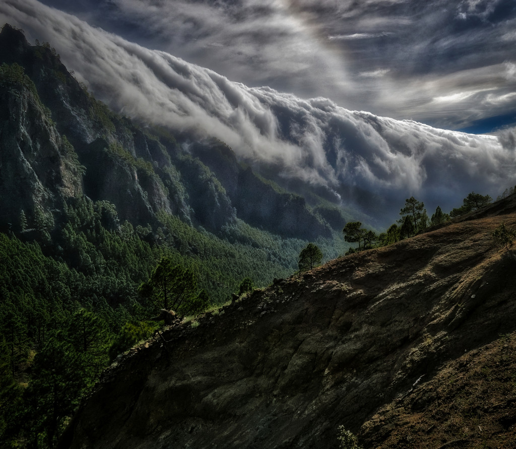 0426 - The clouds roll in by bob65