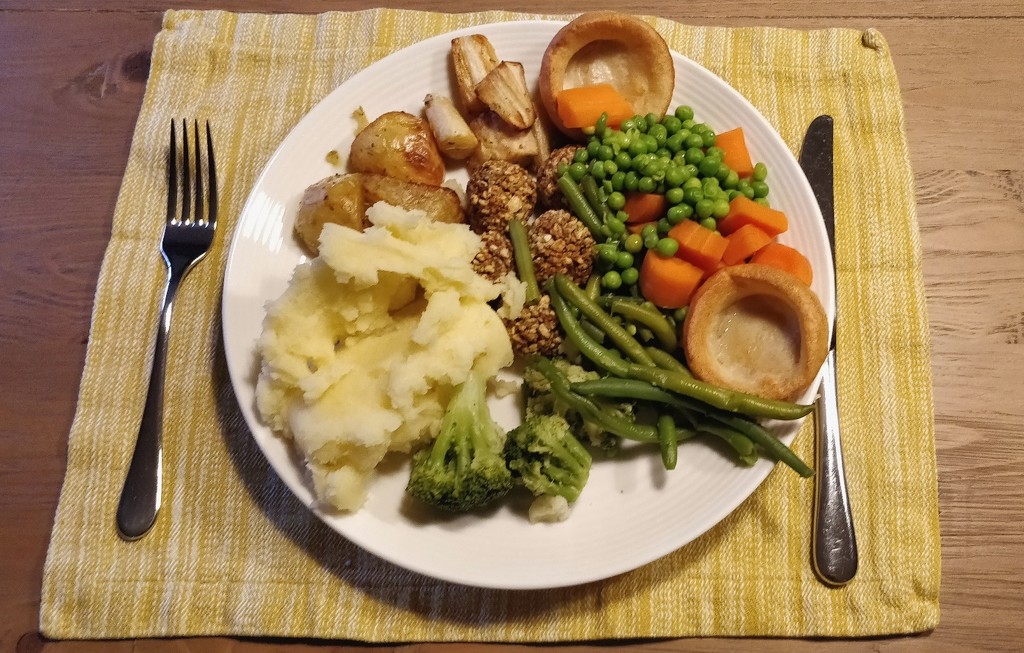 Another roast dinner by roachling