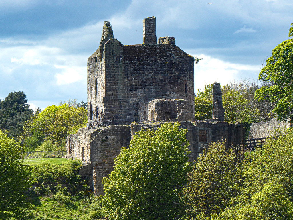 Ravenscraig Castle by frequentframes