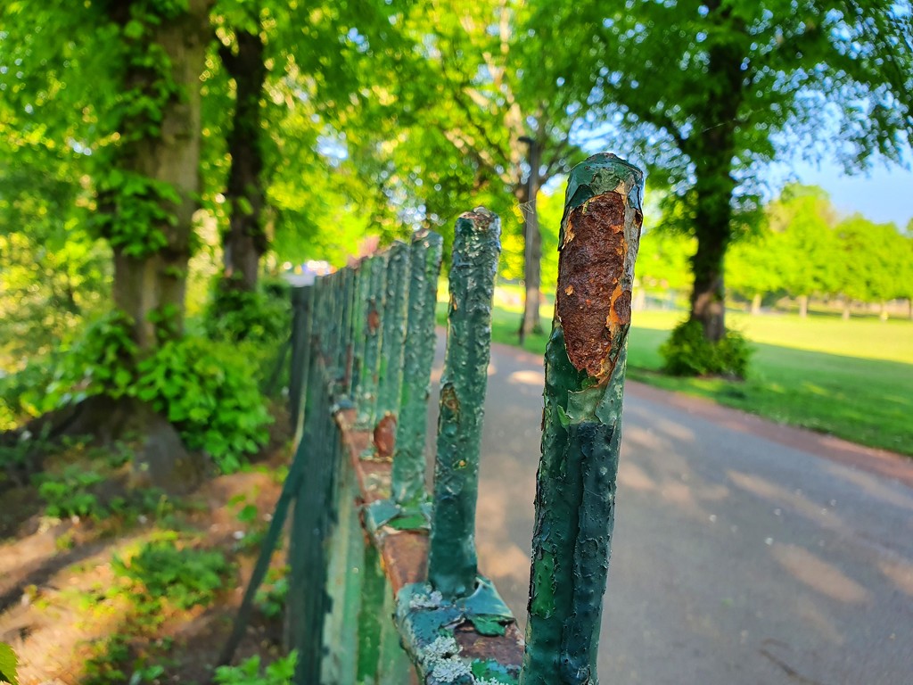 Rusty railings by isaacsnek