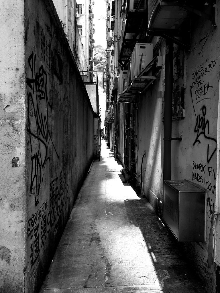 Back alley  by wongbak