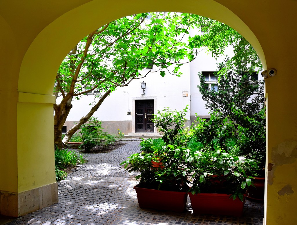 The inner courtyard of the house by kork