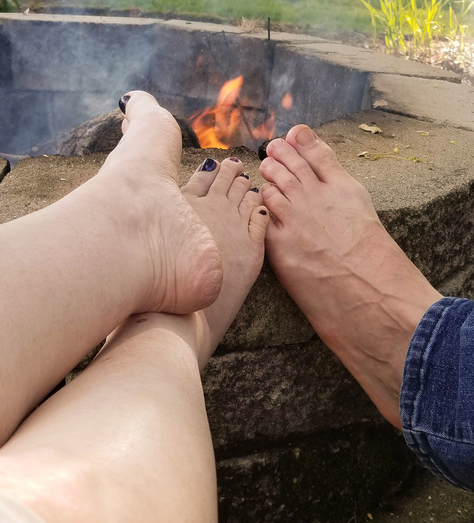 Toasty, relaxing, snuggly Feet by tanda