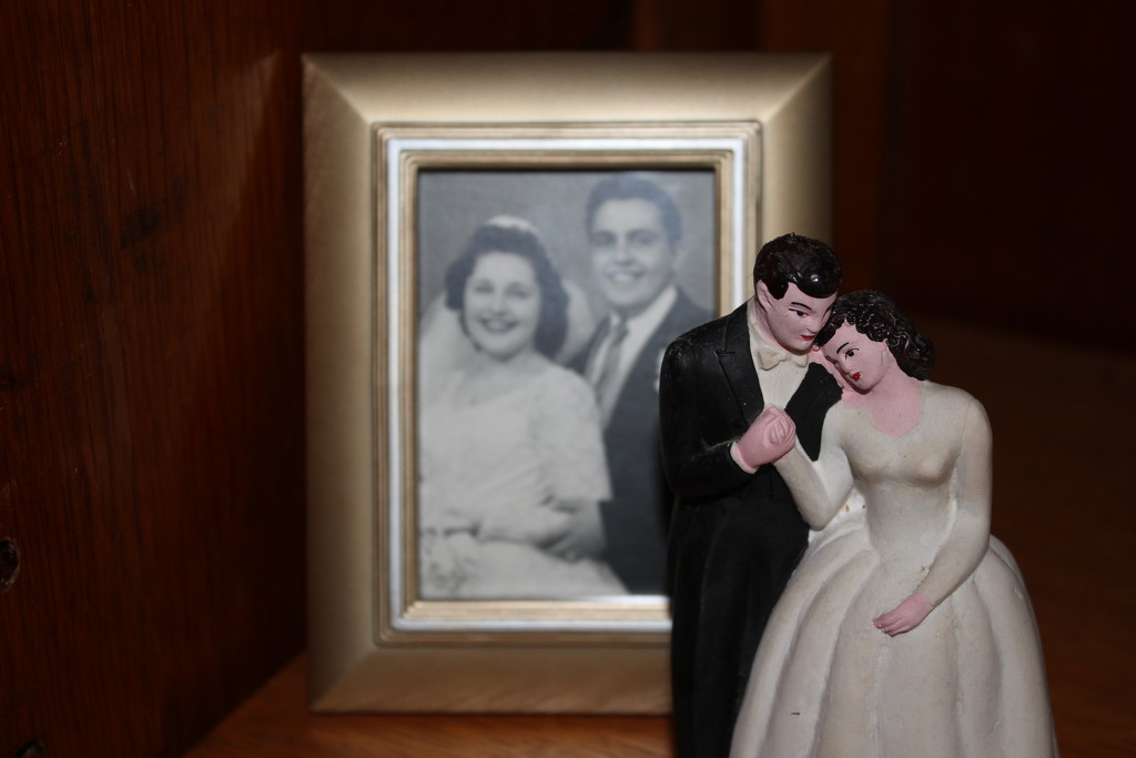Wedding cake topper and photo by jb030958