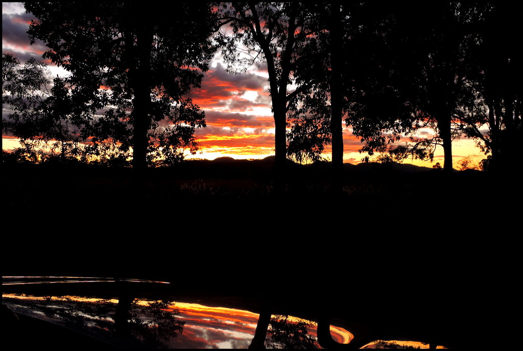 Sunset Reflected by ubobohobo