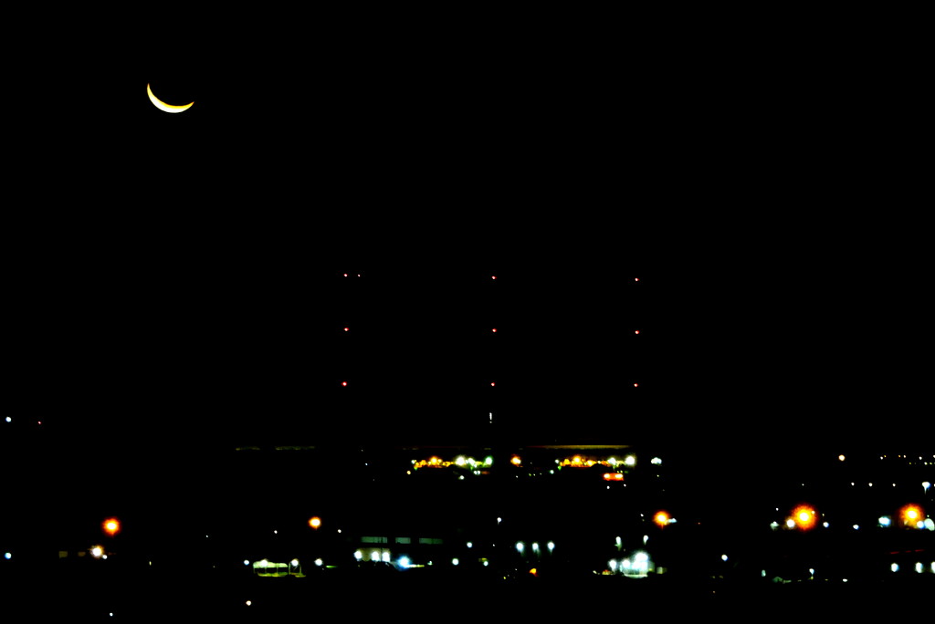 Moon Setting Over the Power House by ubobohobo