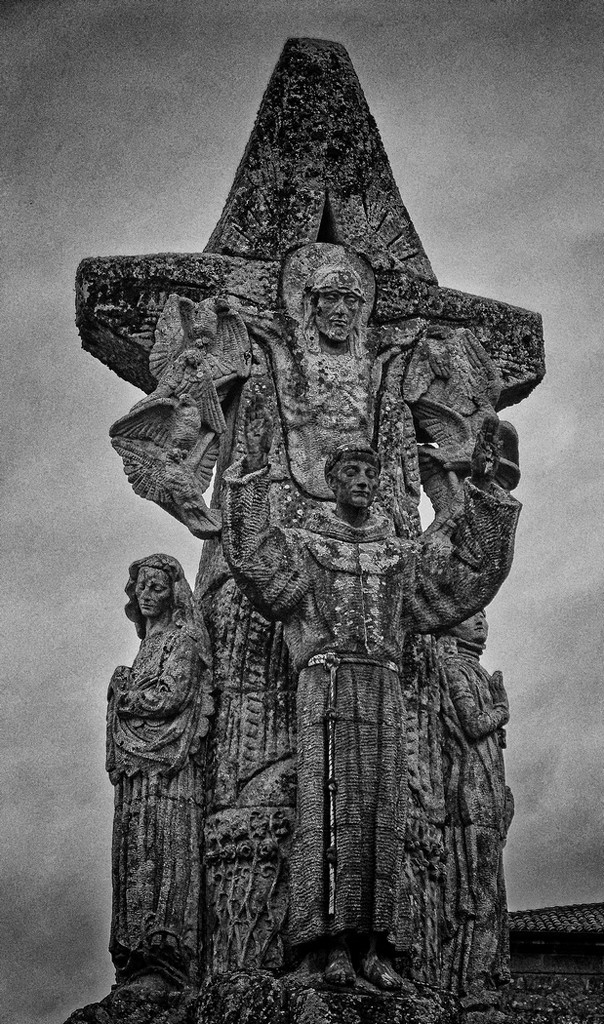 0530 - Statue at Santiago de Compostela by bob65