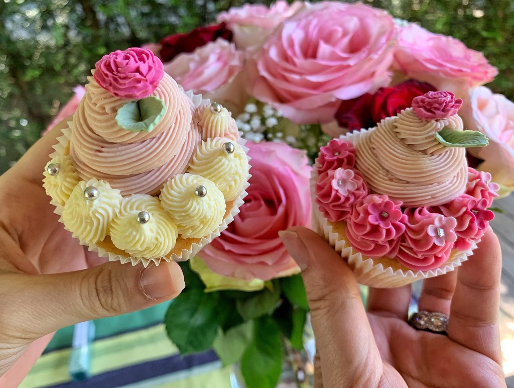 Birthday cupcakes.  by cocobella