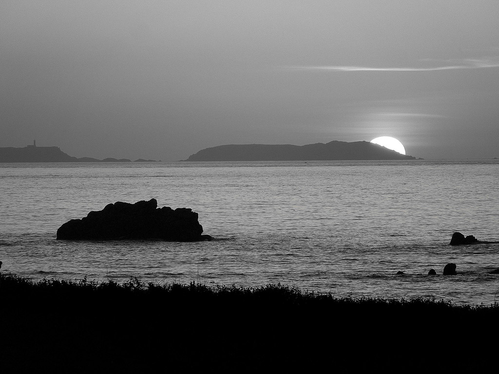 B&W sunset by etienne