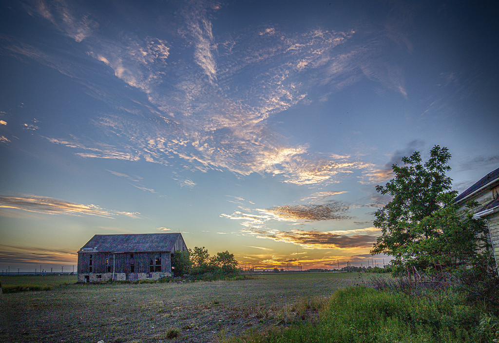 Sunset over Abandoned Farm by pdulis