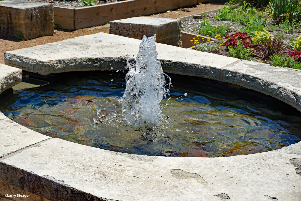 Bubbling water by larrysphotos