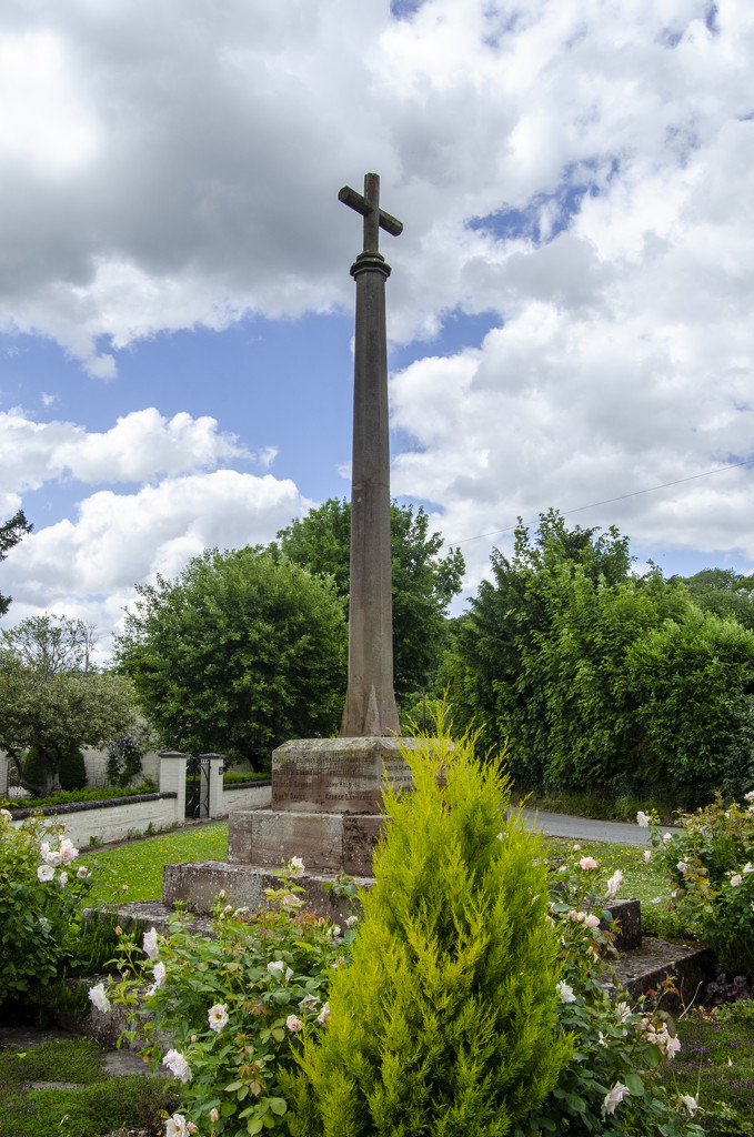 Bodenham War Memorial by clivee