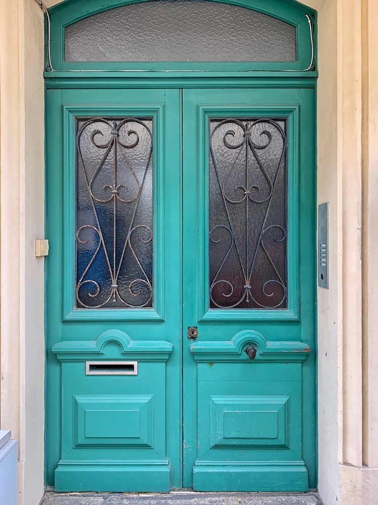 4 hearts on green door.  by cocobella