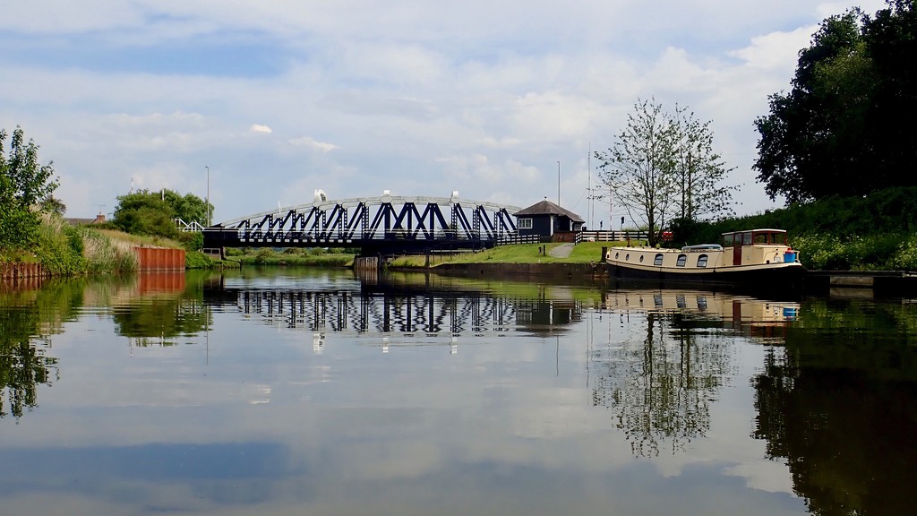 SUTTON WEAVER SWING BRIDGE by markp