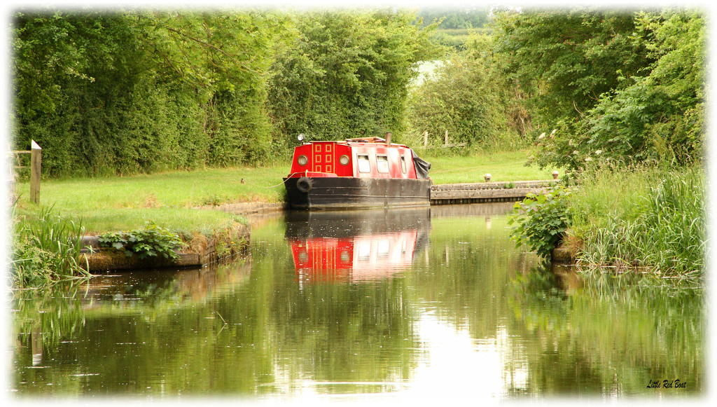 Little Red Boat @ Pywell's lock by bybri