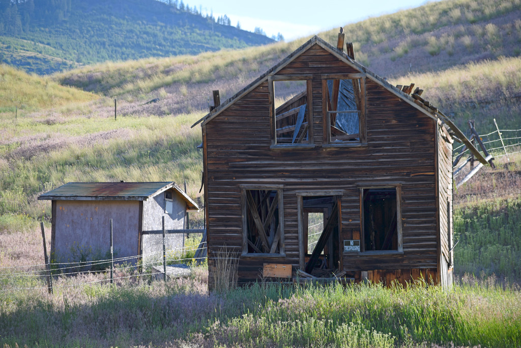 No Trespassing! by bjywamer