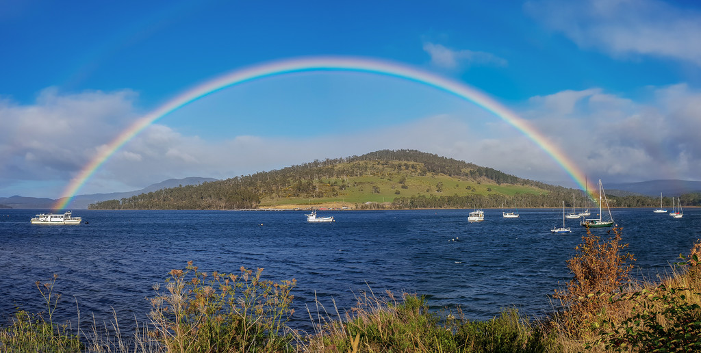 Rainbow over the Huon River by gosia