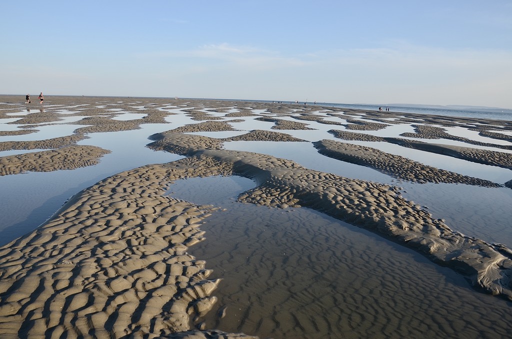 Sandbank at low tide by wakelys