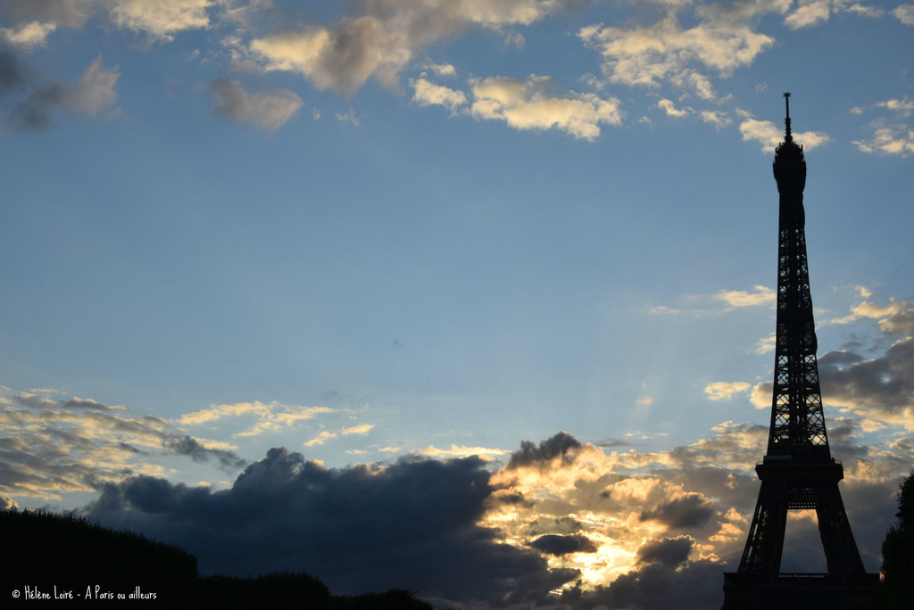 walking home  by parisouailleurs