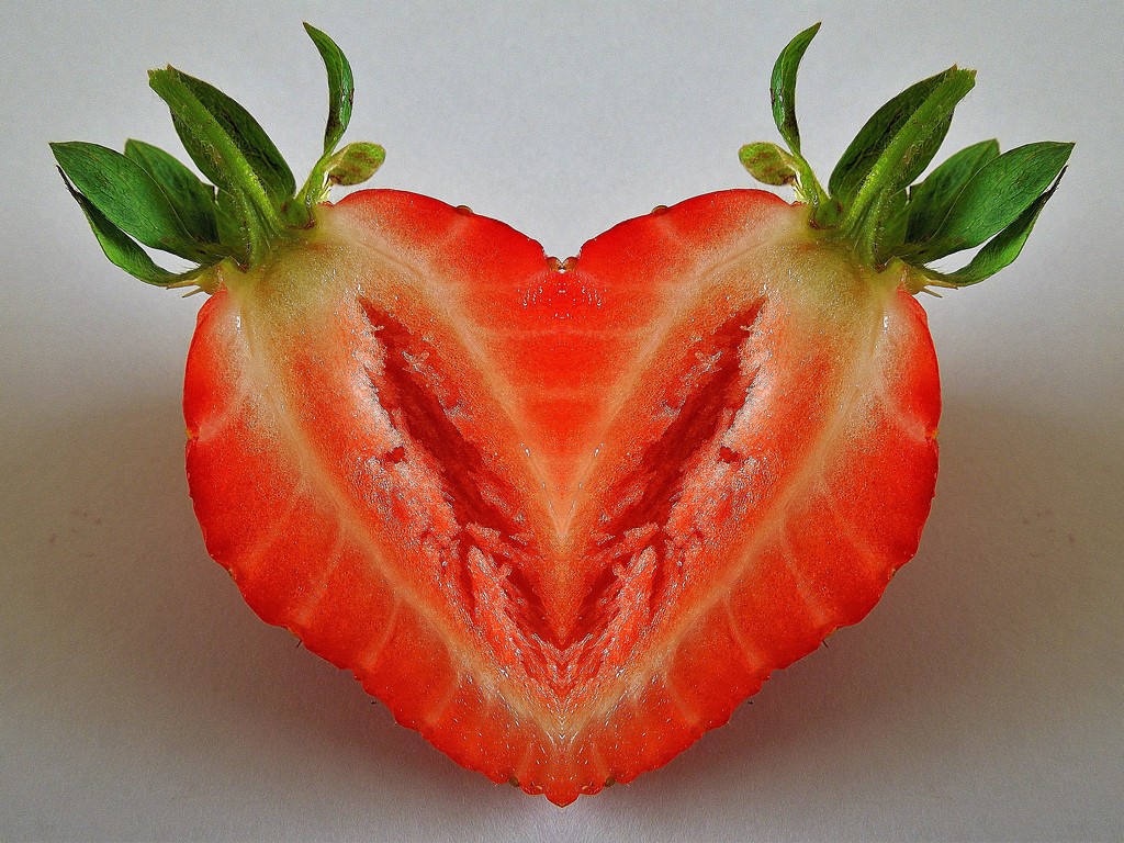 Strawberry love by etienne