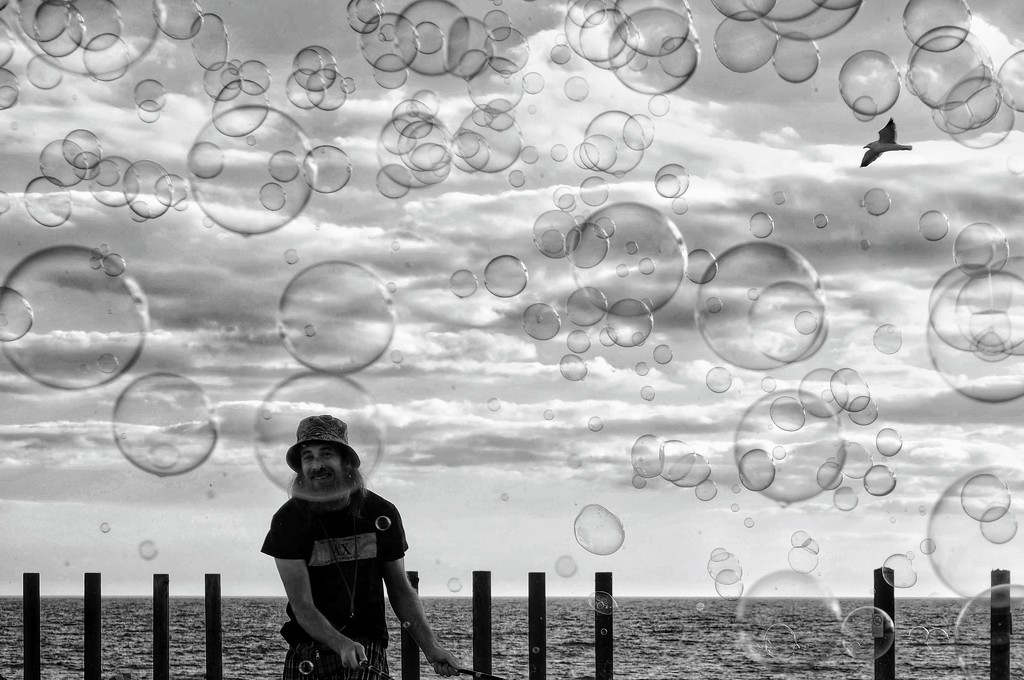 Life in a bubble B&W by 4rky