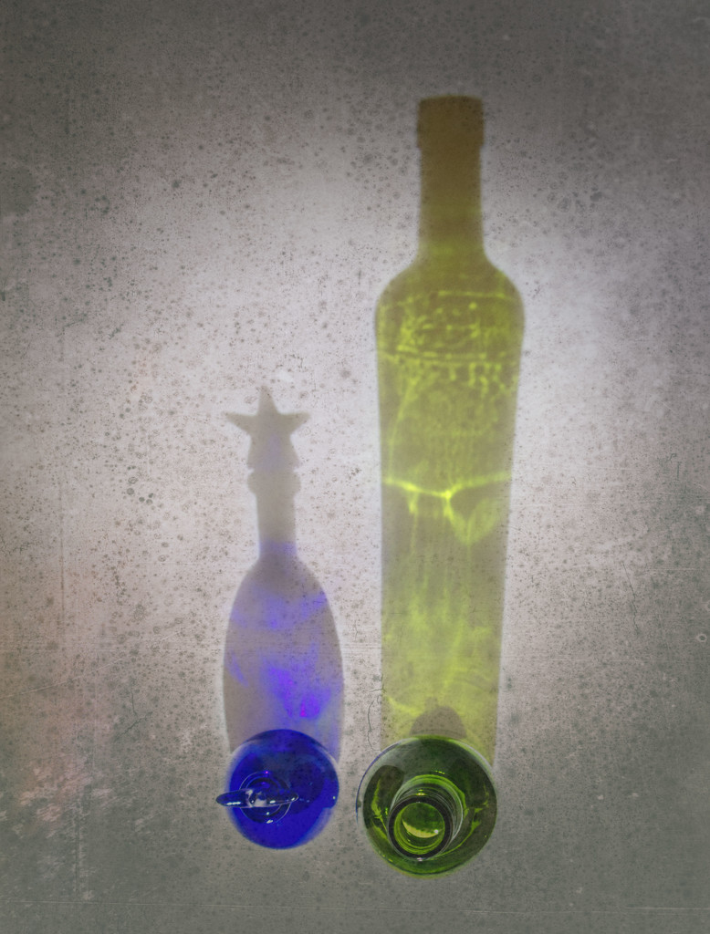 Green bottle - blue vase by jon_lip