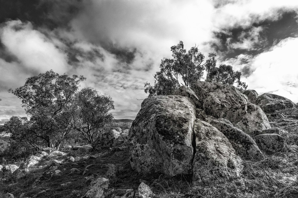 Rocky outcrop by pusspup