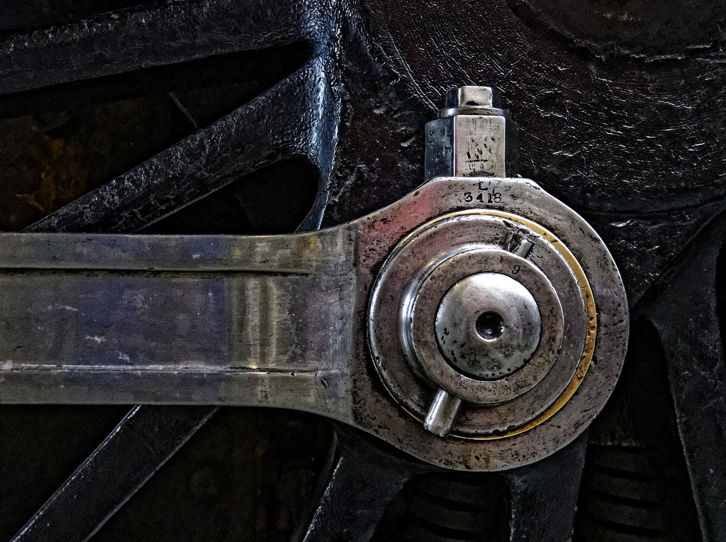 0810 - Part of a steam engine by bob65