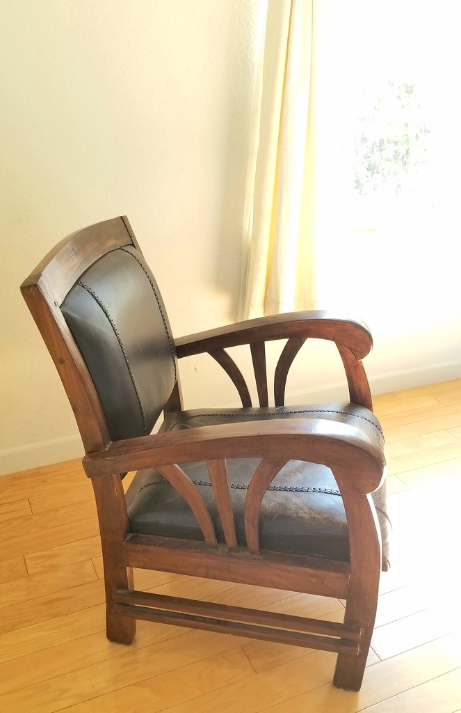 Chair in afternoon light  by sherimiya