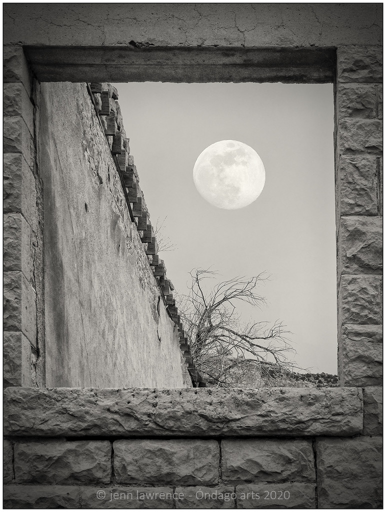 A Moon Framed by aikiuser