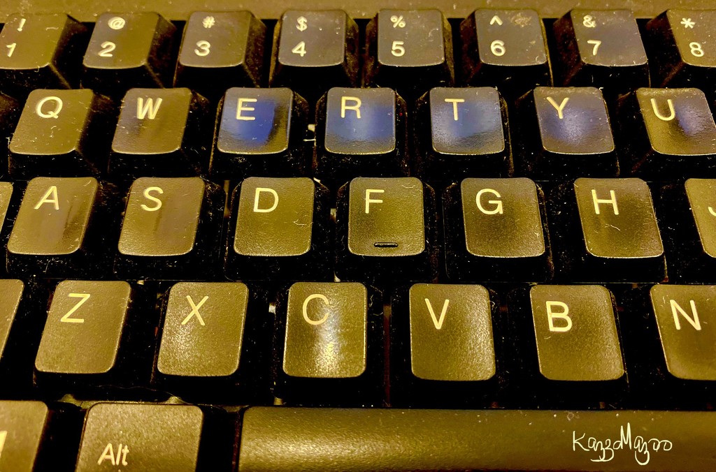 Dirty Qwerty  by mazoo