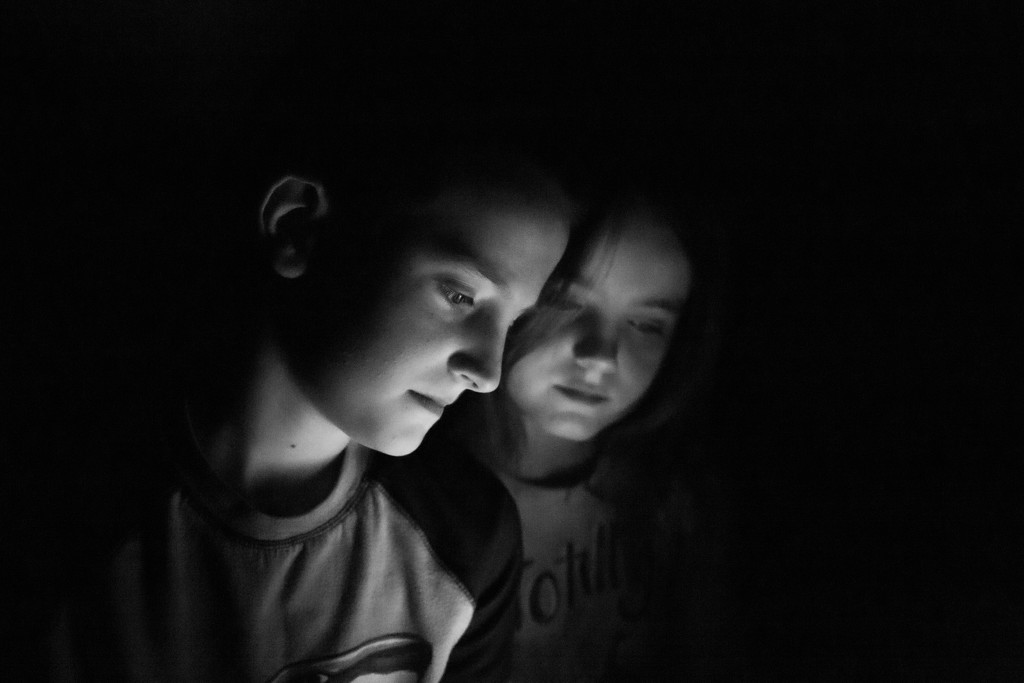 Darker Evenings and Screen Light by tina_mac