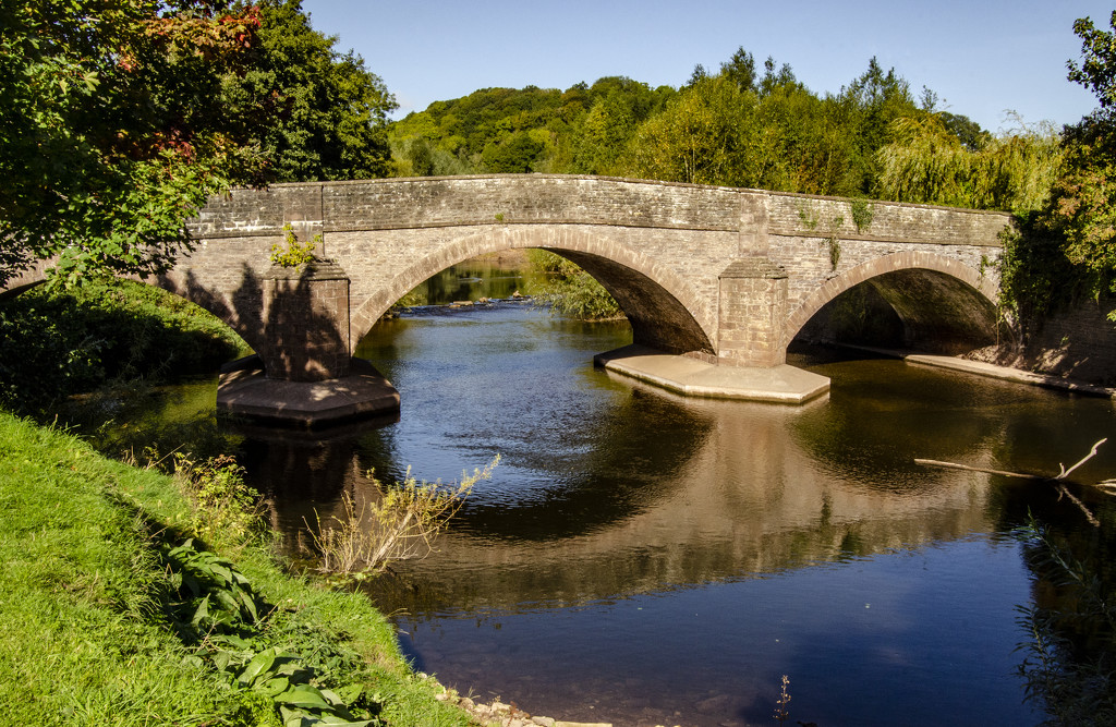 The River Monnow at Skenfrith by clivee