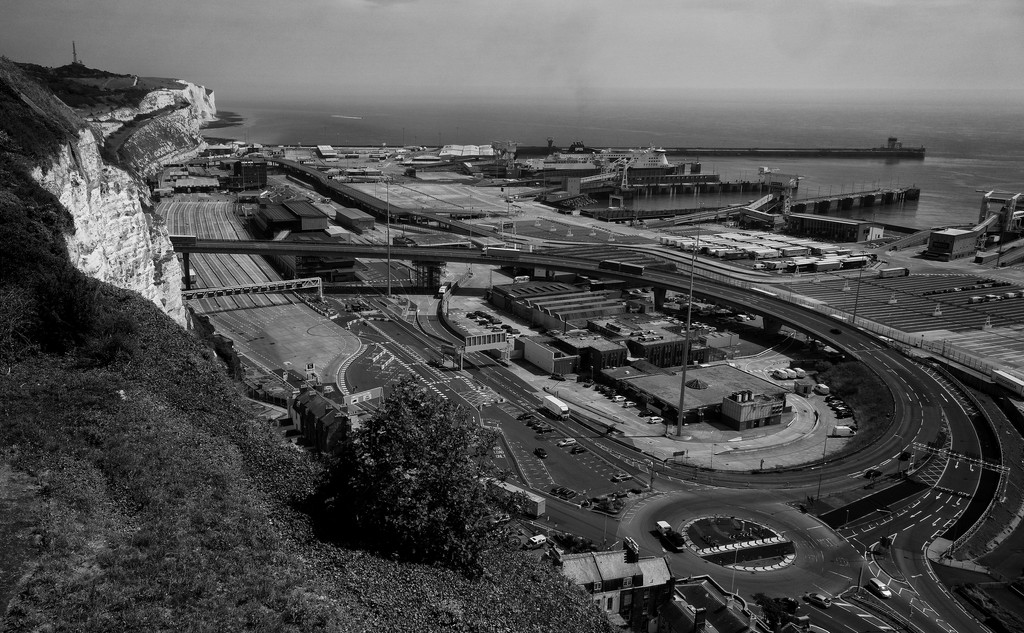 1002 - The port of Dover by bob65