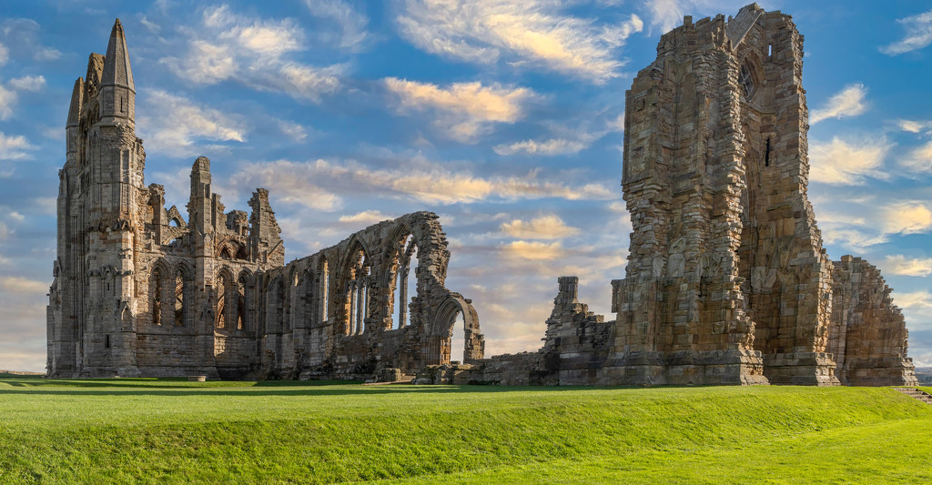 Whitby Abbey by lumpiniman