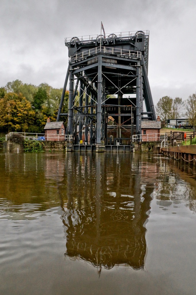 ANDERTON BOAT LIFT - TWO by markp