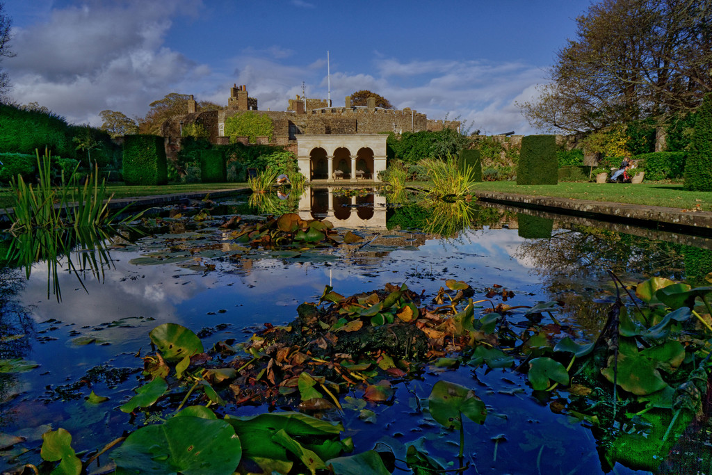1115 - Queen Mother's Garden, Walmer Castle by bob65